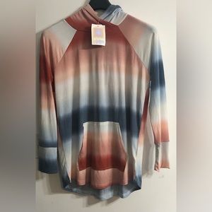 Women’s hoodie tie dye front kangaroo pockets raglan long sleeves. Large